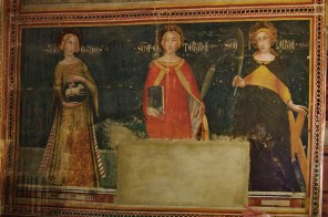 로마의 성녀 아녜스와 시에나의 성녀 가타리나와 바르셀로나의 성녀 에울랄리아_by Ferrer Bassa_in the Monastery of Pedralbes_Barcelona.jpg